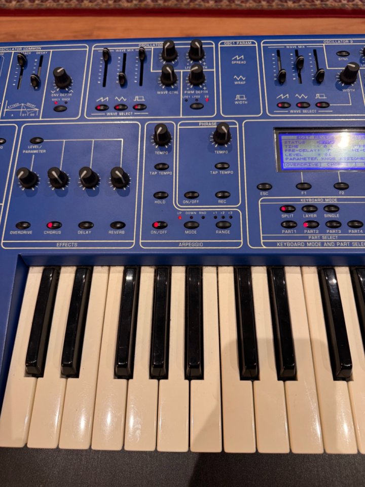 Oberheim OB12 de segunda mano · Foto 1 de 10 · A Coruña · 890 €