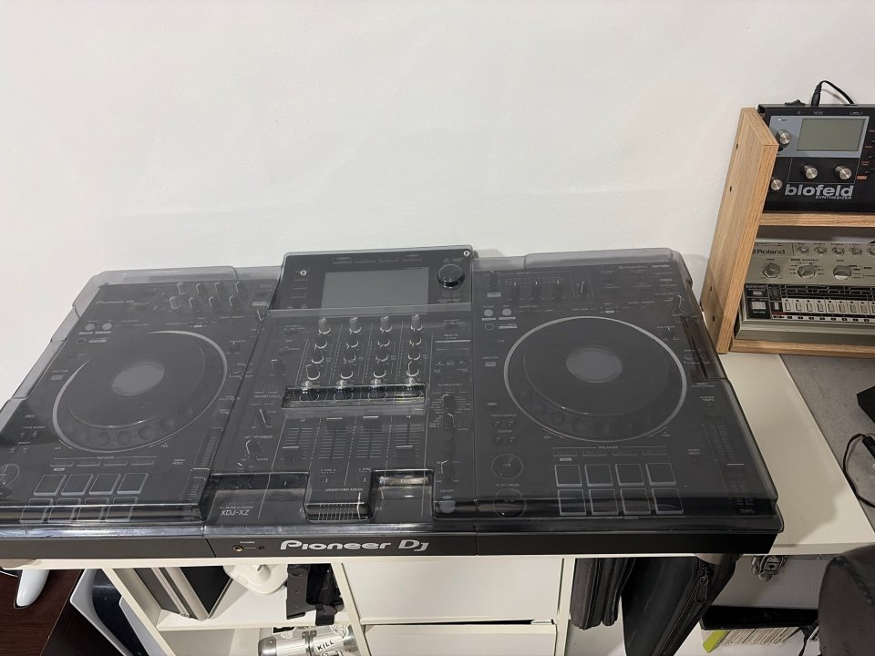 Pioneer XDJ XZ de segunda mano · Foto 1 de 3 · Valencia