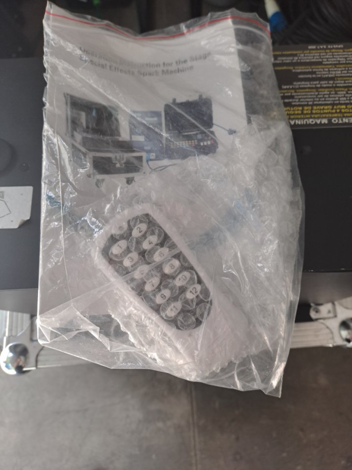 Máquinas De Fuego Frio Sparkular + Flightcase de segunda mano · Foto 2 de 6 · Sevilla · 500 €