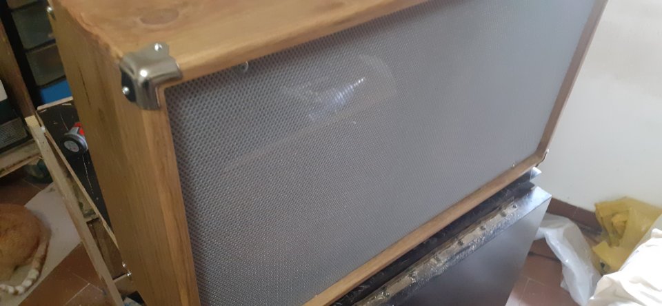 Pantalla artesanal 2x12 en madera de Abeto finlandes 18mm