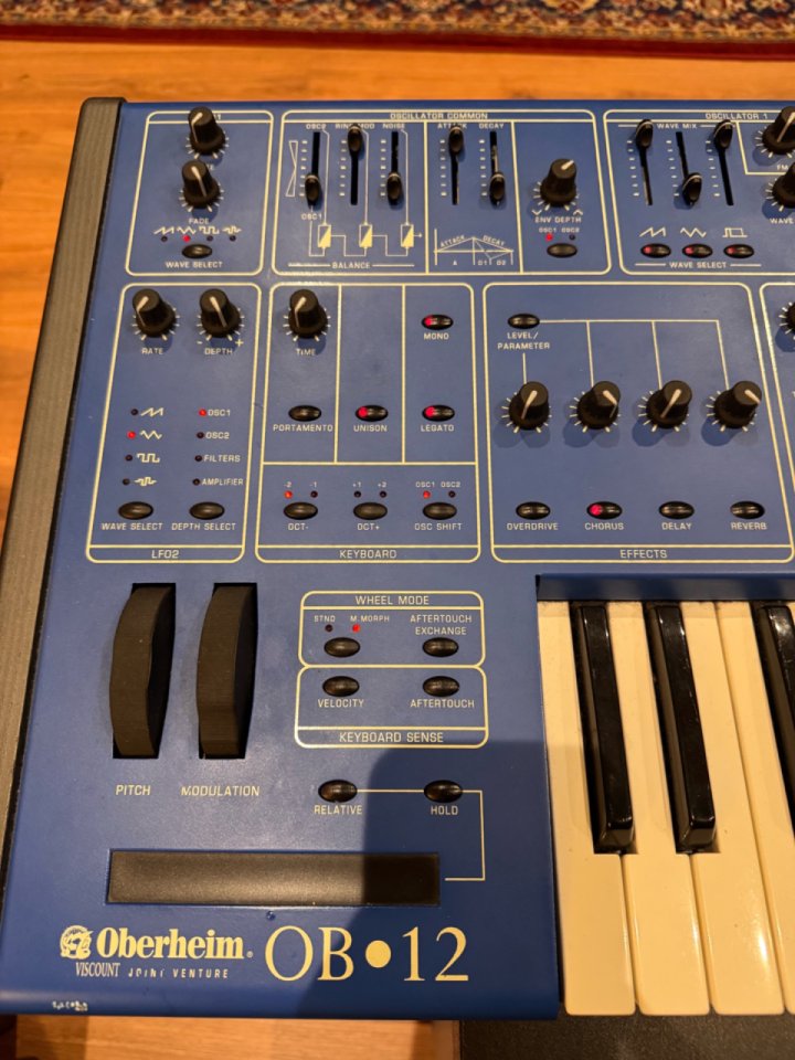 Oberheim OB12 de segunda mano · Foto 2 de 10 · A Coruña · 890 €