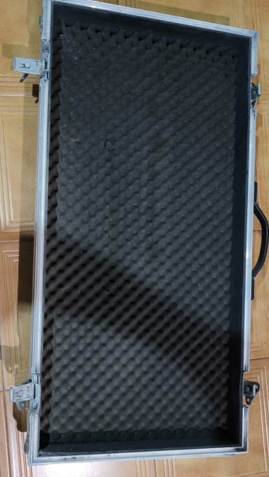 Flight Case Rígido de Aluminio para Pedalera (83 x 40 x 10 cm) de segunda mano · Foto 3 de 4 · Valencia · 60 €
