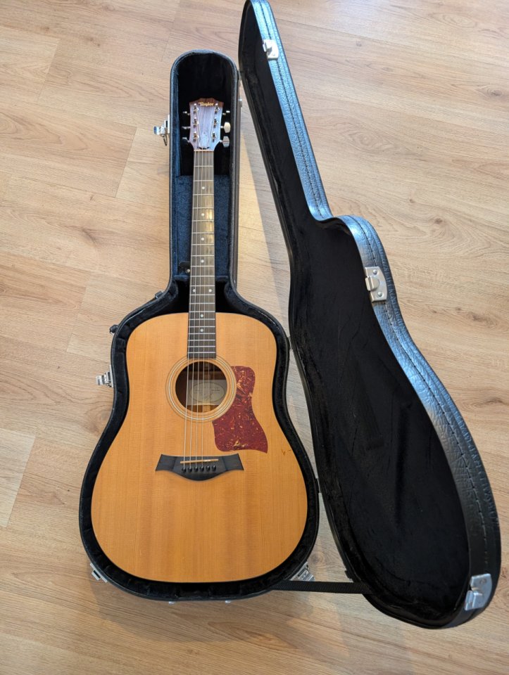 Guitarra acústica Taylor 210 Usa de segunda mano · Foto 1 de 8 · A Coruña · 700 €