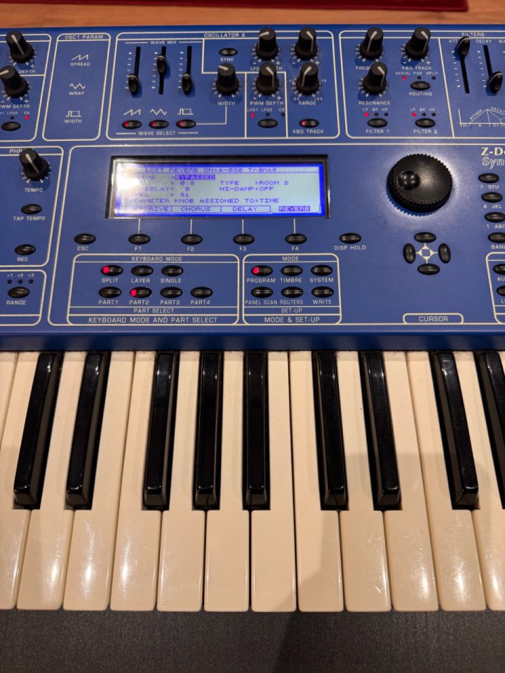 Oberheim OB12 de segunda mano · Foto 3 de 10 · A Coruña · 890 €
