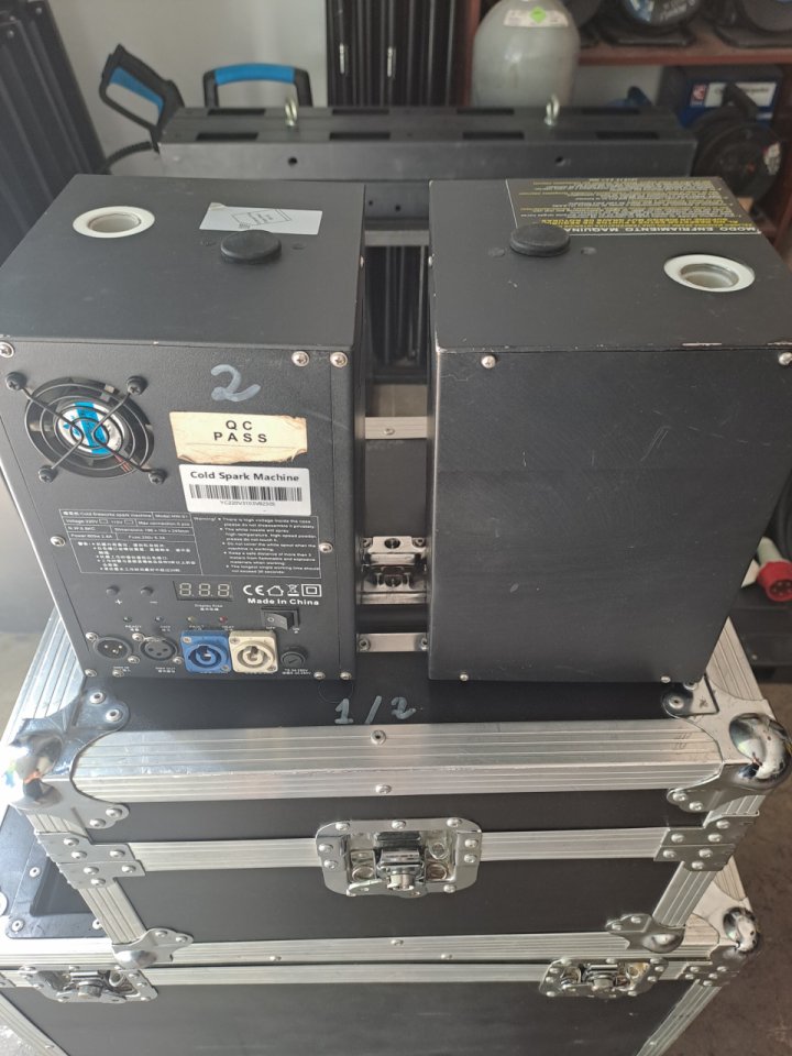 Máquinas De Fuego Frio Sparkular + Flightcase de segunda mano · Foto 4 de 6 · Sevilla · 500 €