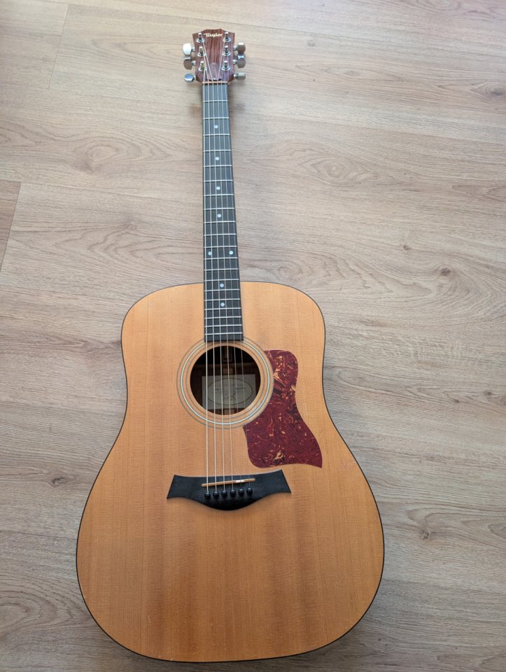 Guitarra acústica Taylor 210 Usa de segunda mano · Foto 2 de 8 · A Coruña · 700 €
