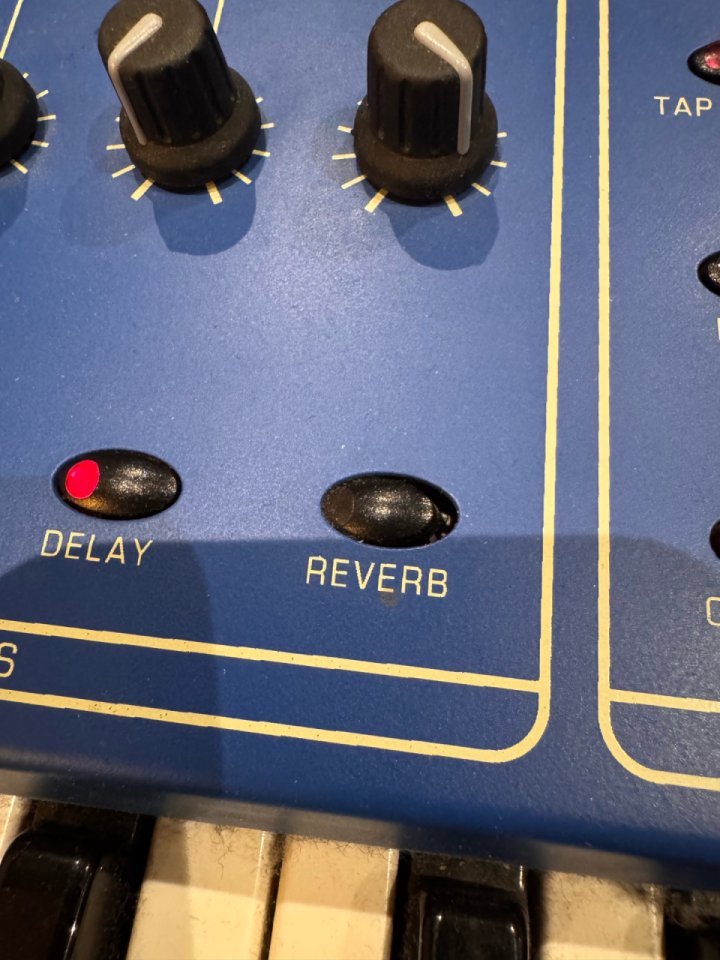 Oberheim OB12 de segunda mano · Foto 4 de 10 · A Coruña · 890 €