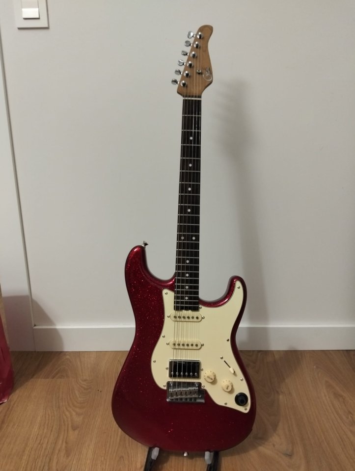 Guitarra Mooer GTRS S800 de segunda mano · Foto 1 de 7 · Asturias · 275 €