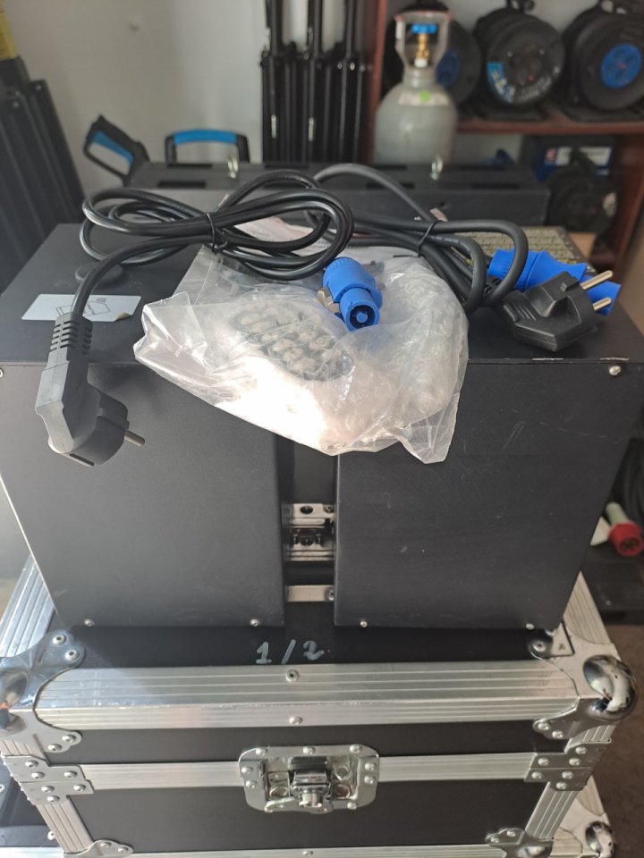 Máquinas De Fuego Frio Sparkular + Flightcase de segunda mano · Foto 5 de 6 · Sevilla · 500 €