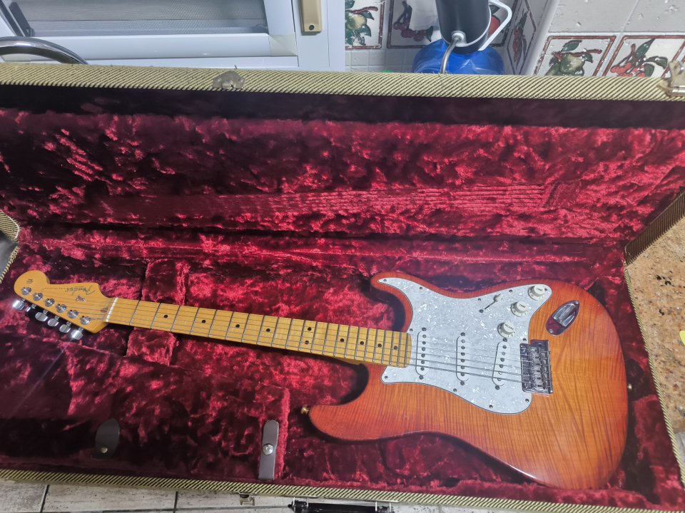 Fender Select 2012 DARK CHERRY burst