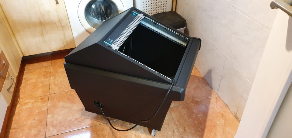 Mueble Rack 19" Modular para 10 uds con Ruedas