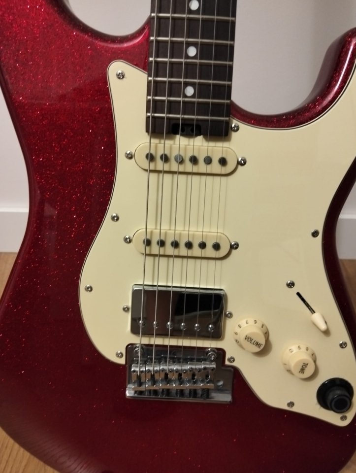 Guitarra Mooer GTRS S800 de segunda mano · Foto 2 de 7 · Asturias · 275 €