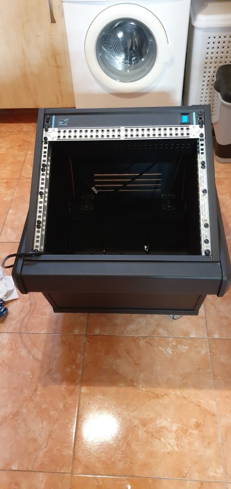 Mueble Rack 19" Modular para 10 uds con Ruedas