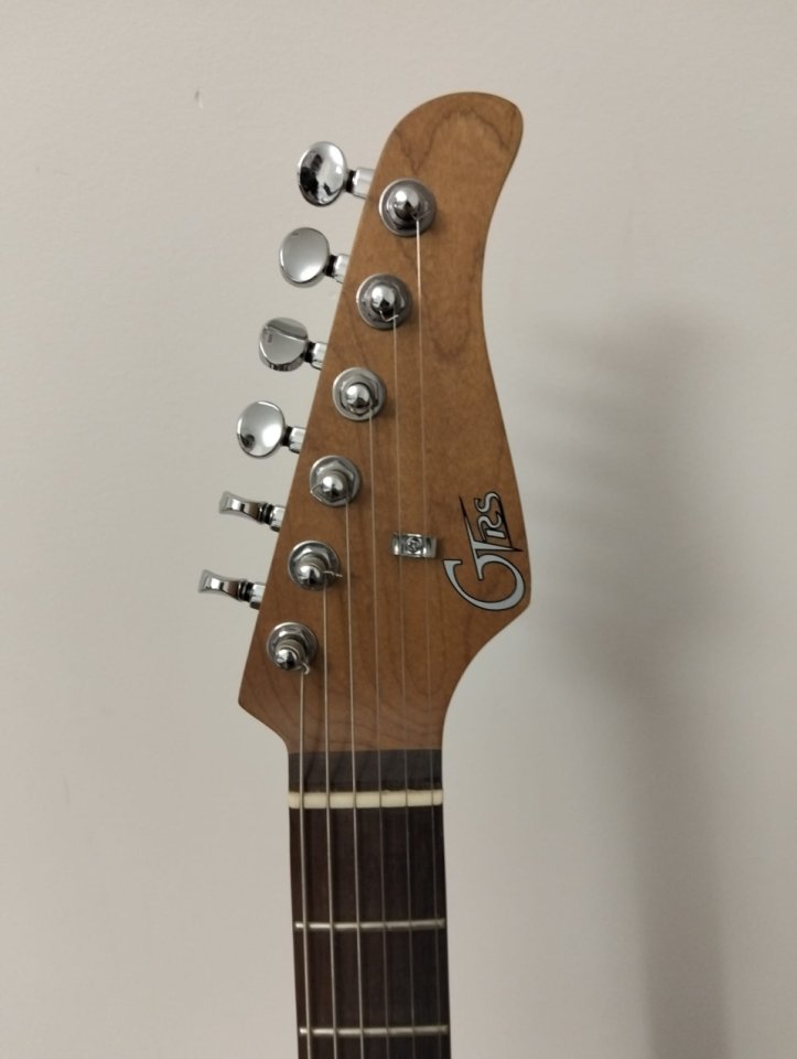 Guitarra Mooer GTRS S800 de segunda mano · Foto 3 de 7 · Asturias · 275 €