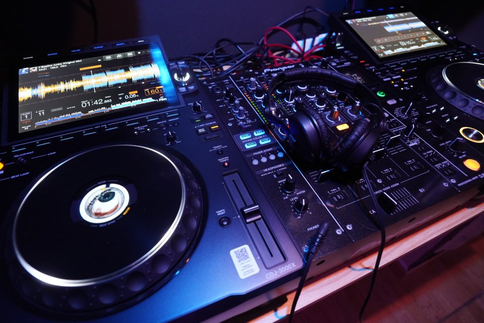 Curso Dj Profesional Rekordbox Traktor Serato de segunda mano · Foto 1 de 3 · Madrid