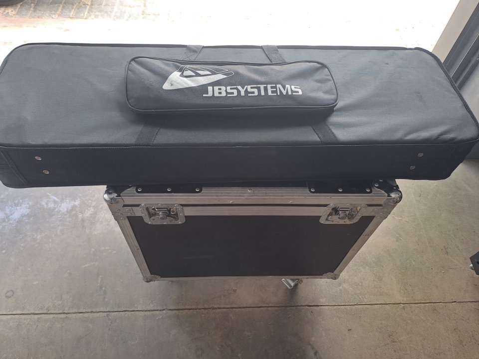 Barra Focos Led JB Systems COB 4 + Funda Acolchada de segunda mano · Foto 2 de 6 · Sevilla · 240 €
