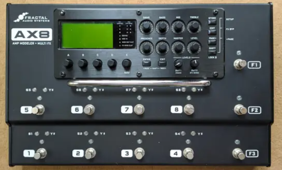 Fractal Audio AX8 Amp Modeler/Multi-Effects Processor de segunda mano · Foto 1 de 2 · Valencia · 650 €