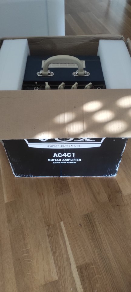 Amplificador VOX AC4C1 BL. de segunda mano · Foto 6 de 7 · Cáceres · 200 €