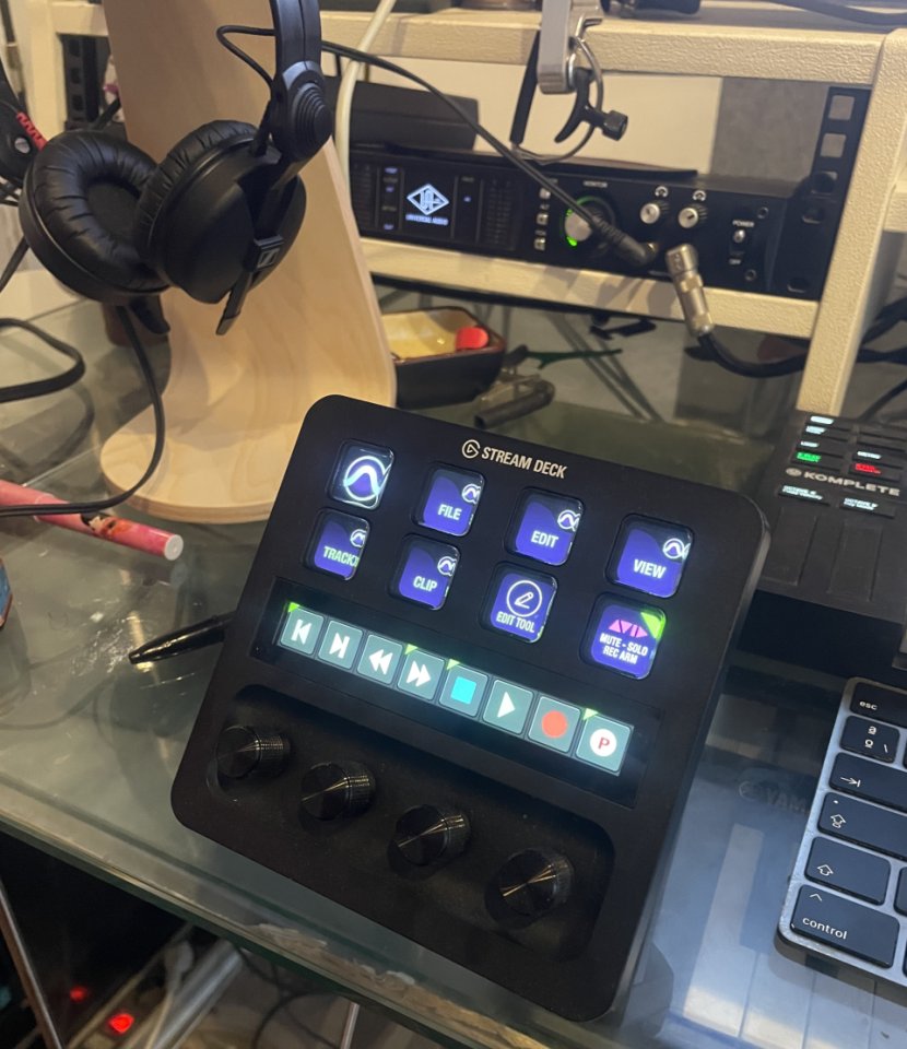 Elgato Stream Deck +,