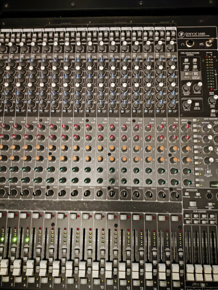 Mackie  Onyx 1640i Firewire.