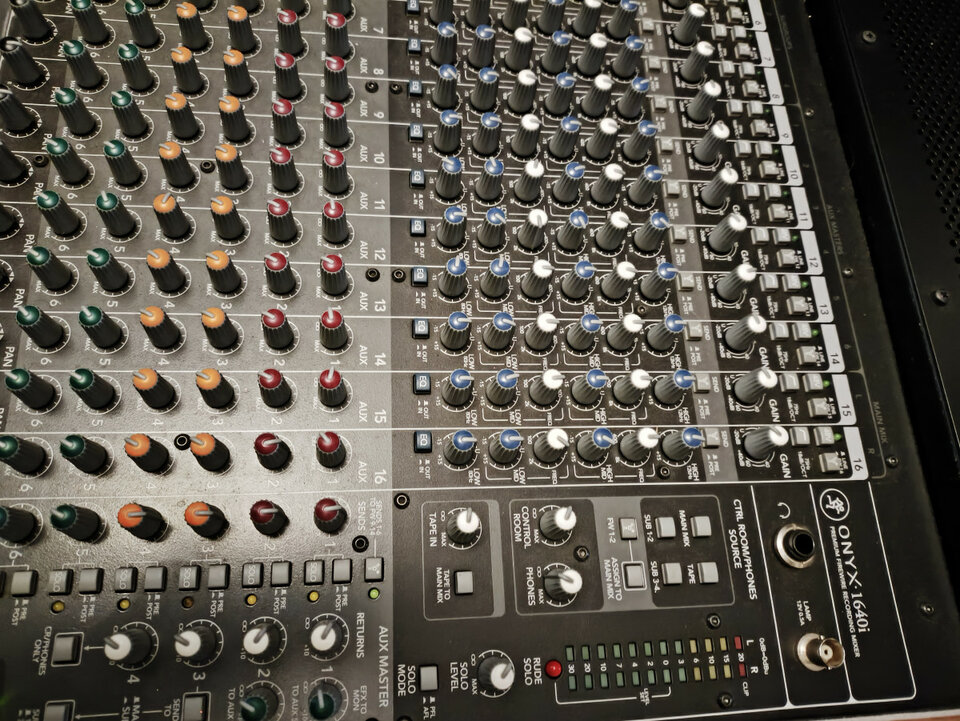 Mackie  Onyx 1640i Firewire.