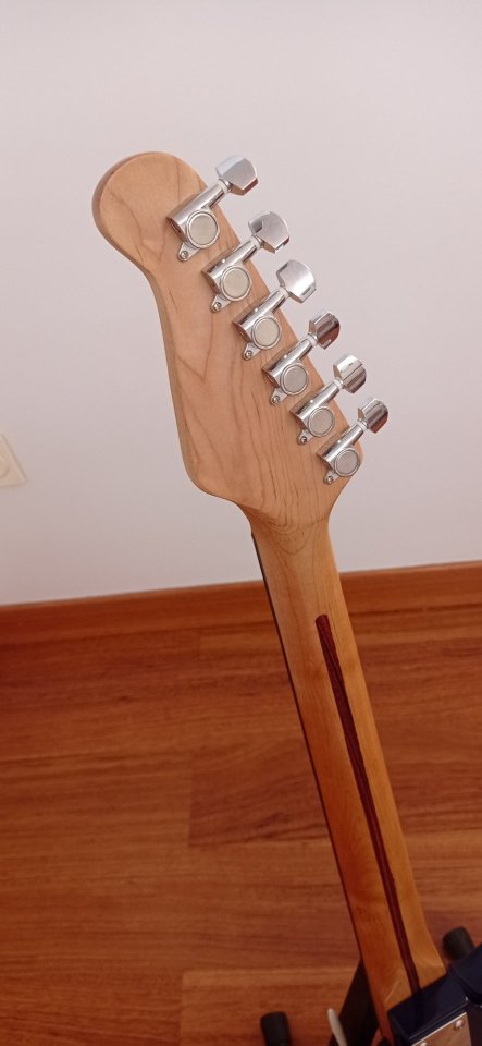 Guitarra eléctrica Academy Stratocaster de segunda mano · Foto 4 de 7 · Cuenca · 90 €