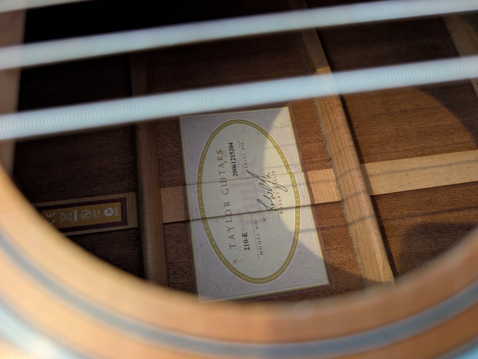Guitarra acústica Taylor 210 Usa de segunda mano · Foto 8 de 8 · A Coruña · 700 €