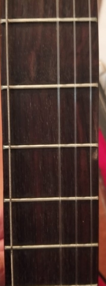 Guitarra Clásica Cutaway Amplificada de segunda mano · Foto 7 de 10 · Asturias · 350 €