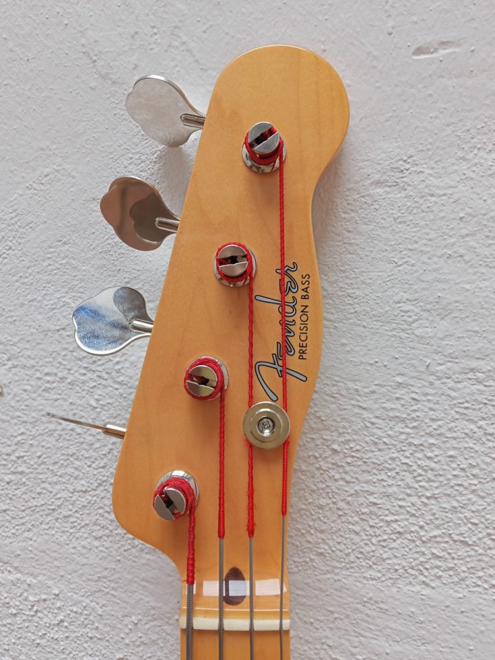Fender Precision '51 NUEVO! Solo pesa 3,59 Kg!!! de segunda mano · Foto 2 de 7 · Madrid · 1495 €