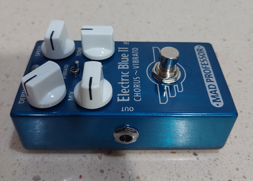 ELECTRIC BLUE II Chorus-Vibrato