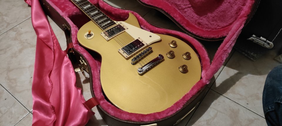 Guitarra Vintage V100 pastillas Gibson