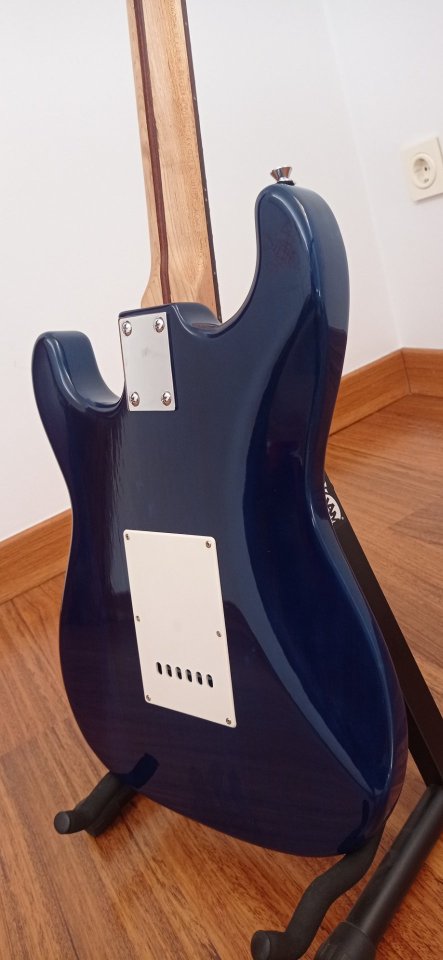 Guitarra eléctrica Academy Stratocaster de segunda mano · Foto 6 de 7 · Cuenca · 90 €
