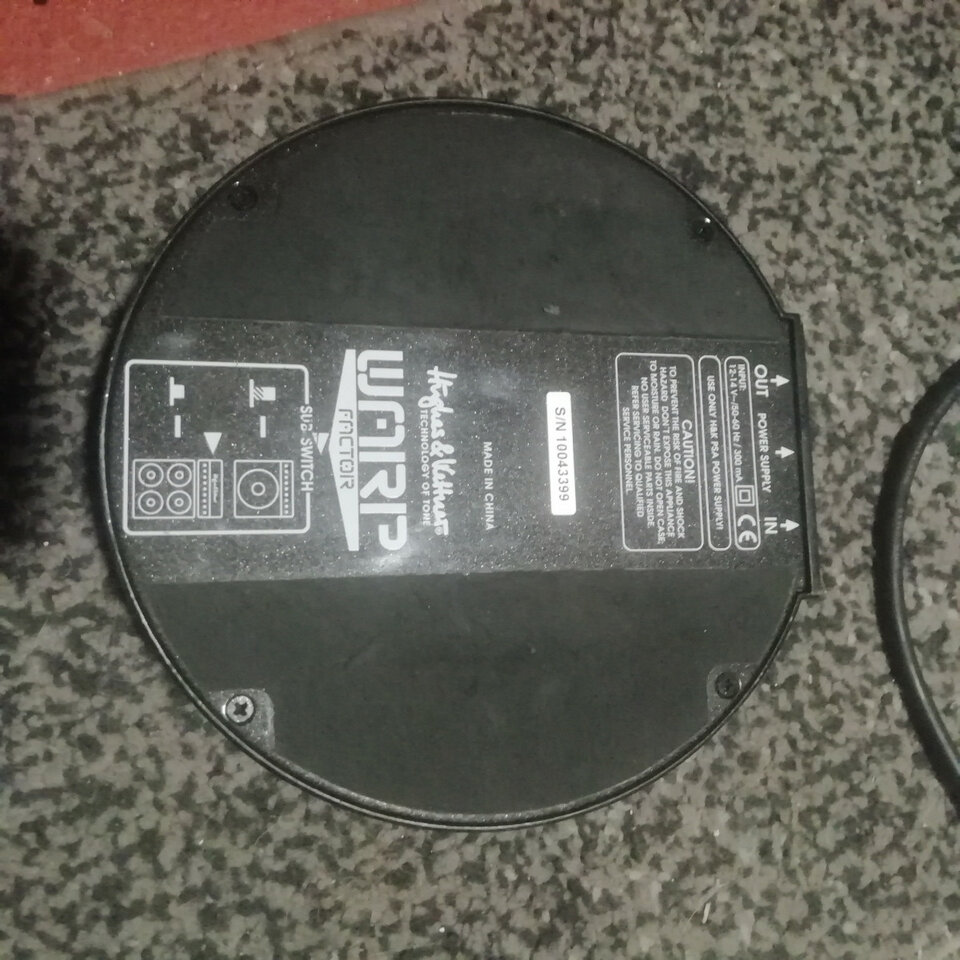 pedal distorsión Hughes & Kettner Warp Factor incl. alimentador corriente.