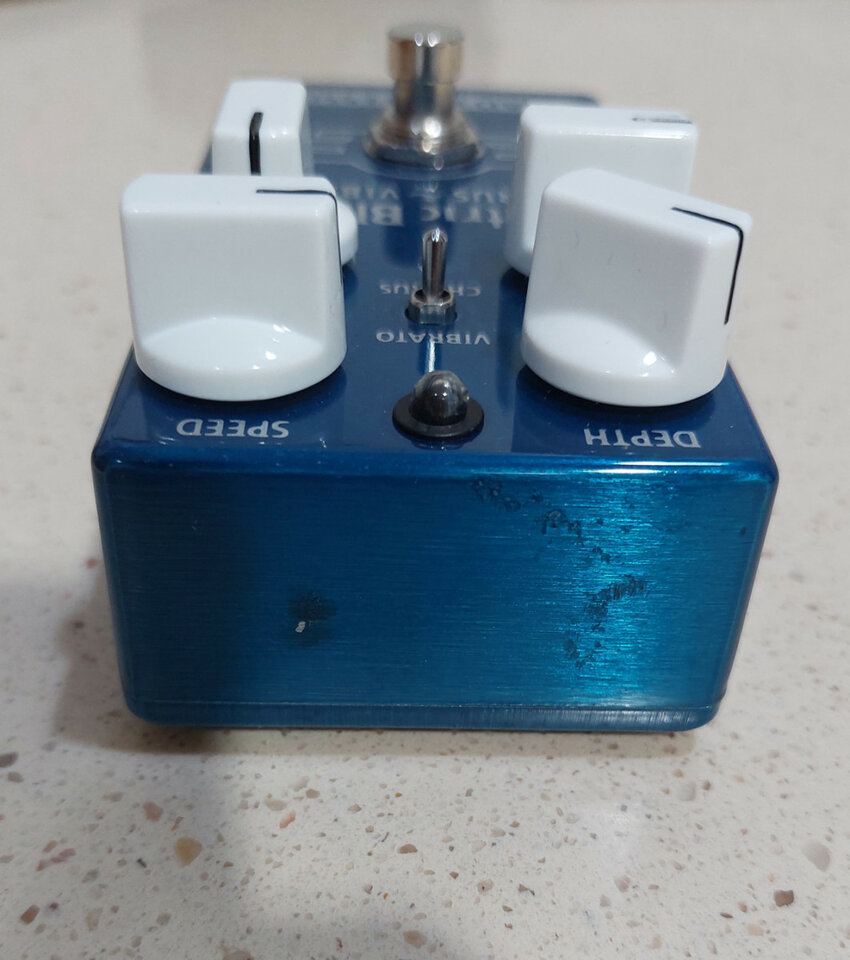 ELECTRIC BLUE II Chorus-Vibrato