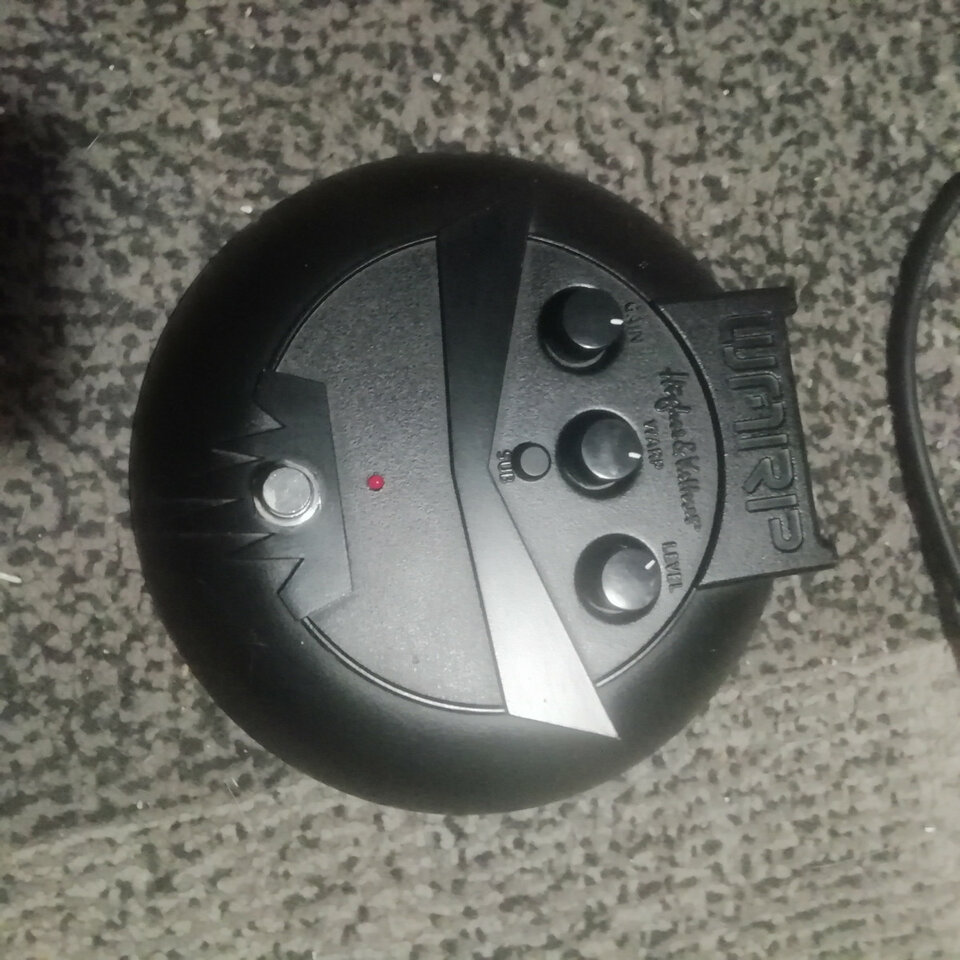 pedal distorsión Hughes & Kettner Warp Factor incl. alimentador corriente.