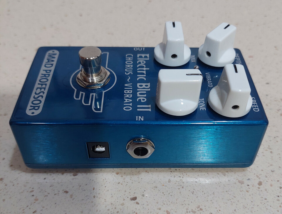 ELECTRIC BLUE II Chorus-Vibrato