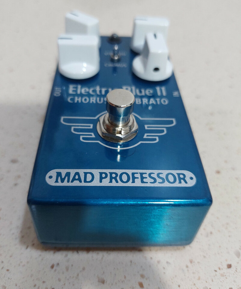 ELECTRIC BLUE II Chorus-Vibrato