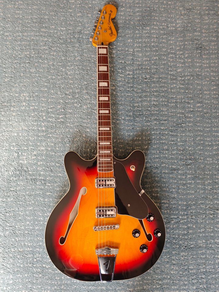 Fender Modern Player Coronado 3-Color Sunburst de segunda mano · Foto 1 de 10 · Madrid · 850 €
