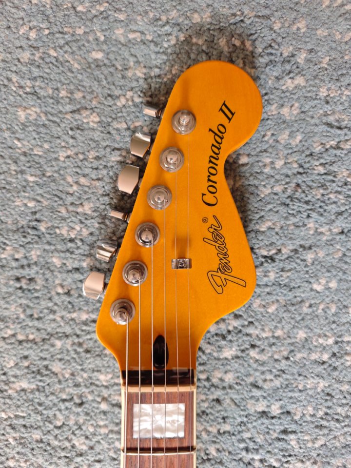 Fender Modern Player Coronado 3-Color Sunburst de segunda mano · Foto 2 de 10 · Madrid · 850 €