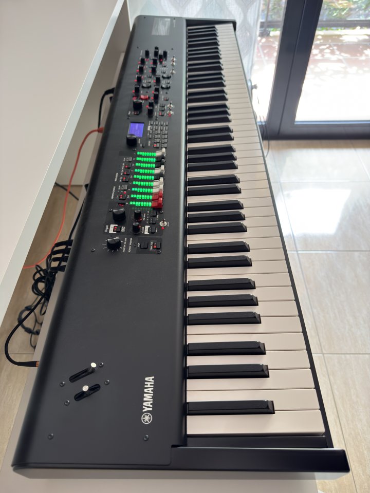 Yamaha YC88 de segunda mano · Foto 1 de 8 · Barcelona · 2200 €