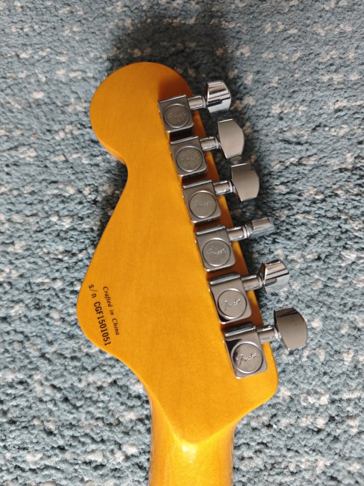 Fender Modern Player Coronado 3-Color Sunburst de segunda mano · Foto 4 de 10 · Madrid · 850 €