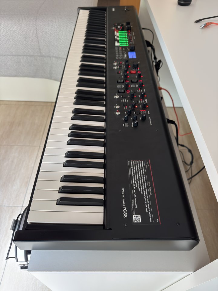 Yamaha YC88 de segunda mano · Foto 2 de 8 · Barcelona · 2200 €