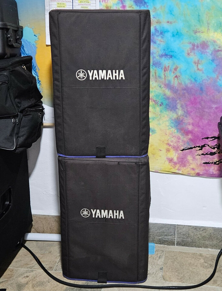 Altavoz Yamaha DXR15
