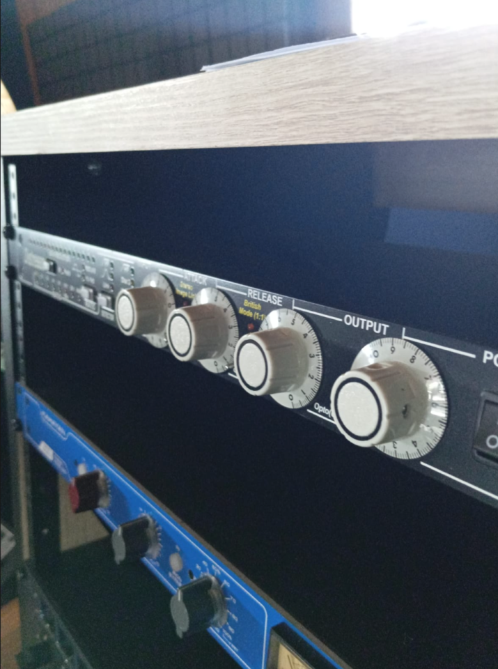 Compresor Empirical Labs Distressor EL8-X de segunda mano · Foto 1 de 4 · Asturias · 1600 €