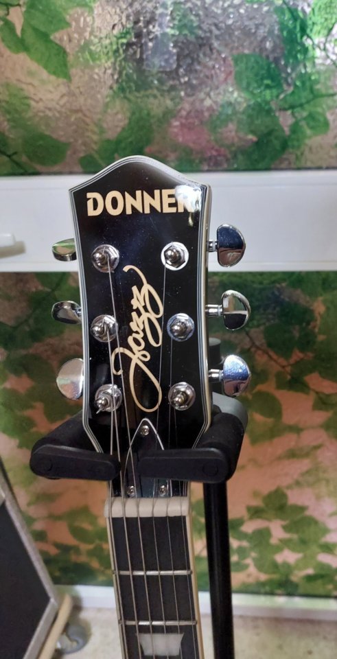 GUITARRA JAZZ DONNER DJP-1000 - color Negro de segunda mano · Foto 4 de 9 · Málaga · 245 €
