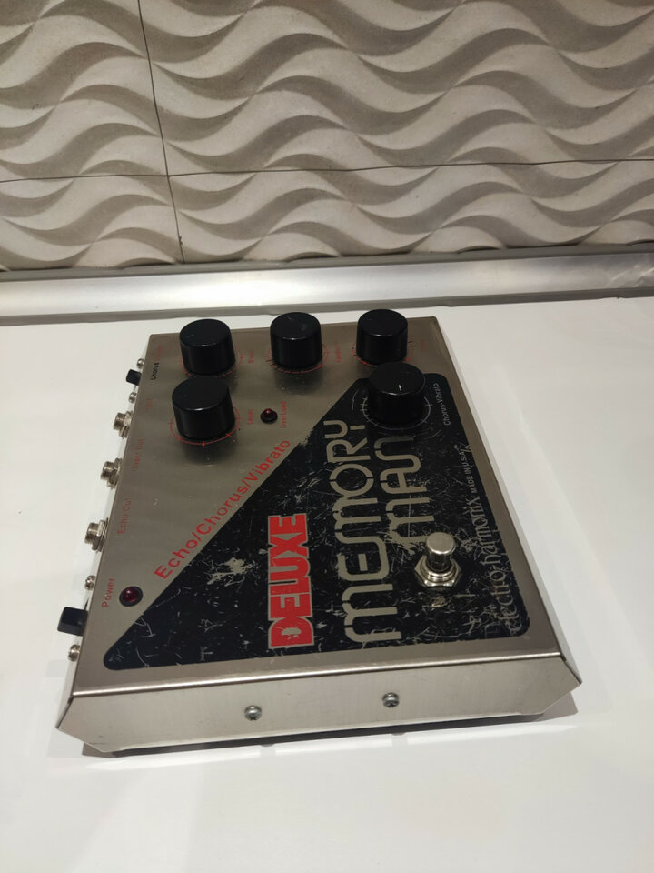 EHX Deluxe Memory Man Reissue EC-2002 (2002–2007).