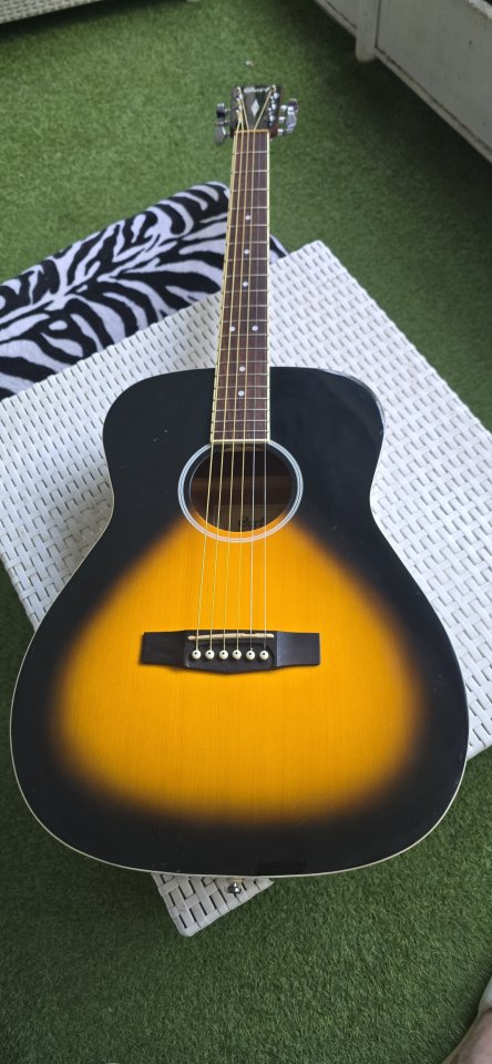 CORT ACÚSTICA de segunda mano · Foto 1 de 10 · Madrid · 99 €