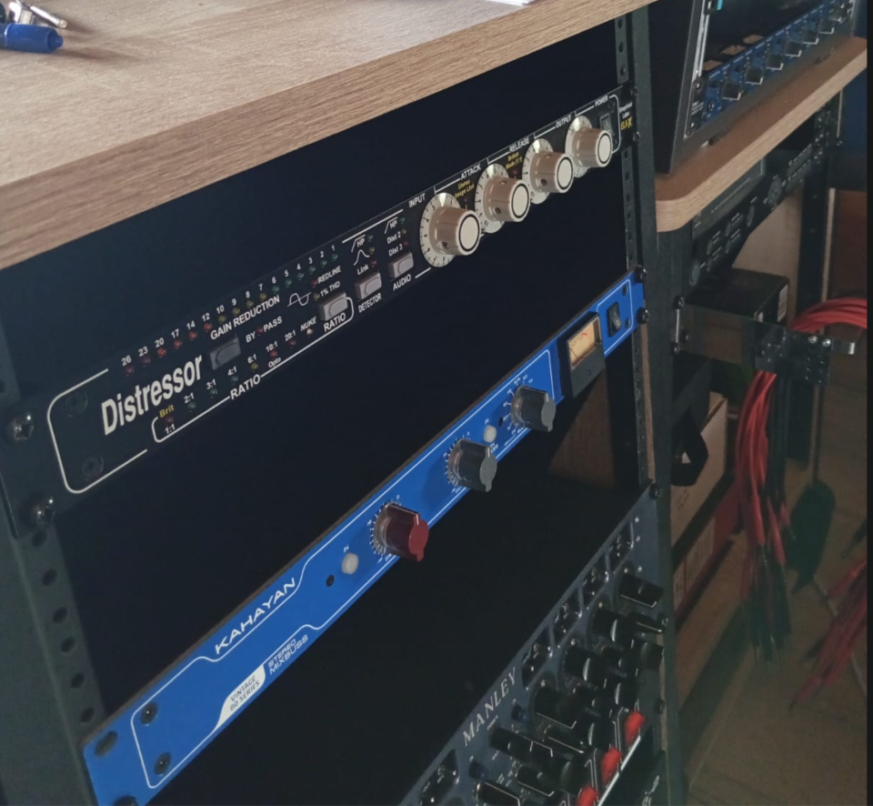 Compresor Empirical Labs Distressor EL8-X de segunda mano · Foto 4 de 4 · Asturias · 1600 €