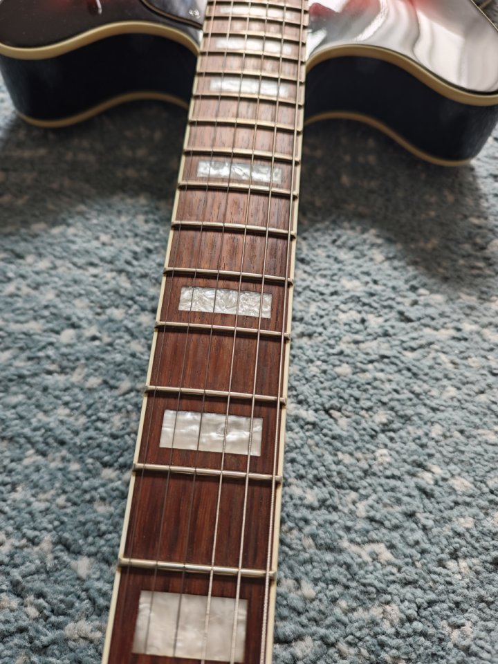 Fender Modern Player Coronado 3-Color Sunburst de segunda mano · Foto 9 de 10 · Madrid · 850 €