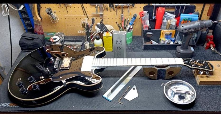 GUITARRA JAZZ DONNER DJP-1000 - color Negro de segunda mano · Foto 9 de 9 · Málaga · 245 €